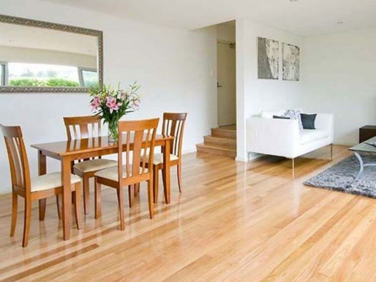 Sàn gỗ sơn tường màu gì